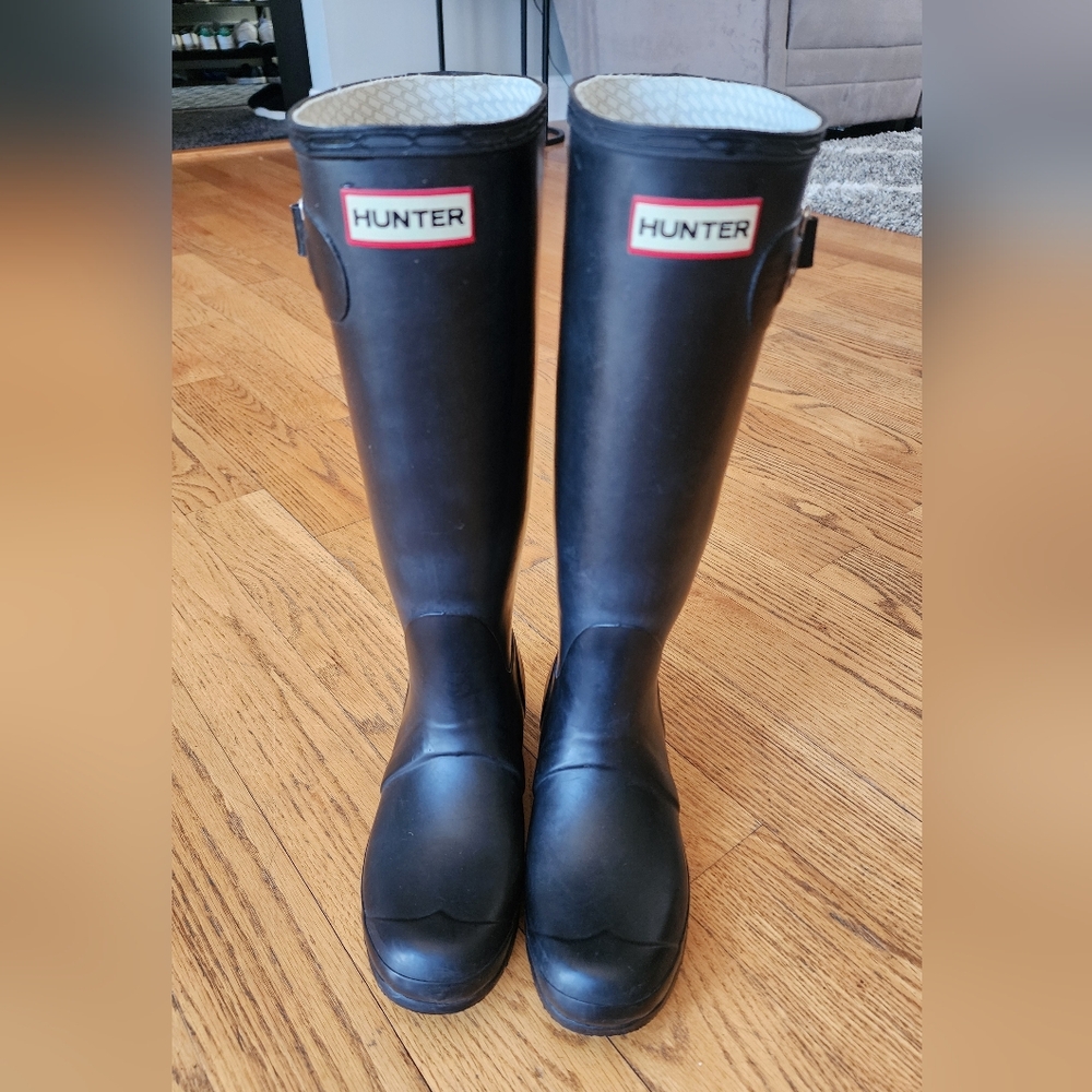 Hunter tall rain boots.  Matte black. SZ EU 37/ US 6